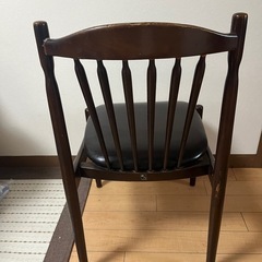 木製椅子の画像