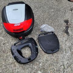 バイク用トップケース(GIVI）