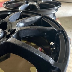 16インチ6.5J＋38 114.3ブラックホイールの画像