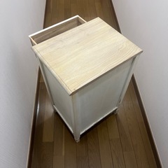 アンティーク棚の画像