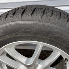 ブリヂストン ブリザック VRX2 215/65R16 p7スタッドレスの画像