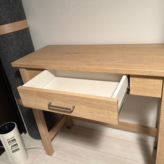 デスク＆スツールの画像