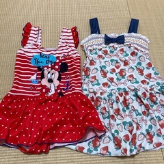 ワンピース型水着2着　120、130センチ