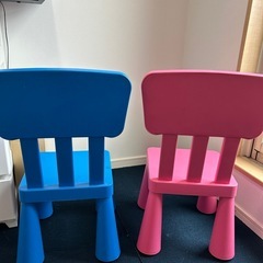 IKEA 子供用チェア　2個セット（ﾌﾞﾙｰ・ﾋﾟﾝｸ）の画像