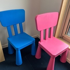 IKEA 子供用チェア　2個セット（ﾌﾞﾙｰ・ﾋﾟﾝｸ）