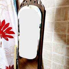 とても美しく丁寧な造作のスリムミラー、いかがでしょうか？の画像