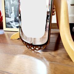とても美しく丁寧な造作のスリムミラー、いかがでしょうか？の画像