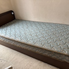 シングルベッド
