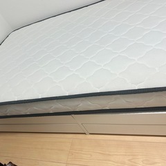 【18日まで】コンセント付き　シングルベッド　　マットレス付きの画像