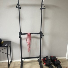 ダンベル　懸垂バー　筋トレ器具の画像