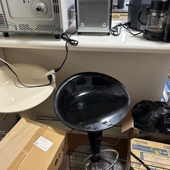 ニトリ　キッチンカウンター　専用椅子２脚の画像
