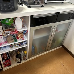ニトリ　キッチンカウンター　専用椅子２脚の画像