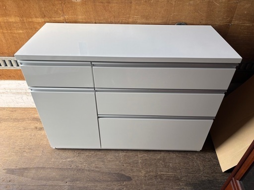 キッチンカウンター　ホワイトエナメル調　スタイリッシュ　スライドレール　大容量収納　レンジ台