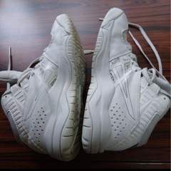 バスケットシューズ　23センチ
の画像