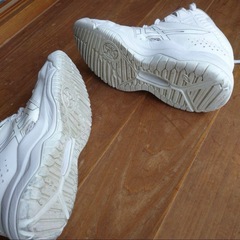 バスケットシューズ　23センチ
の画像