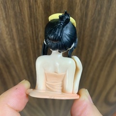 振動で揺れるフィギュアの画像