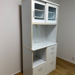 食器棚の画像