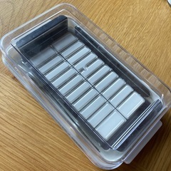 中古品　バターケース　ナイフ・カッター付き