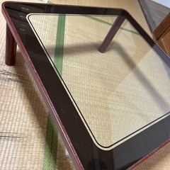 ガラスのテーブルの画像