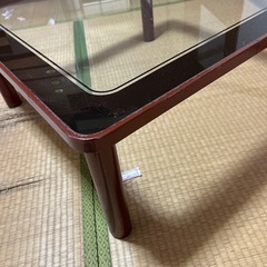 ガラスのテーブルの画像