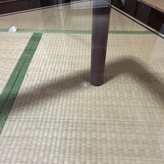 ガラスのテーブルの画像