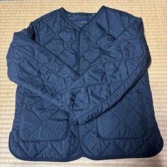 ユニクロ 黒キルティングジャケット 140
