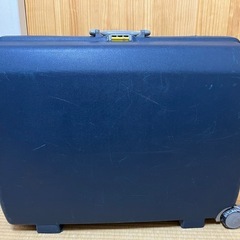 中古のスーツケース