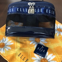 【ELLE】未使用 エル バニティポーチ とハンドタオルのセットの画像