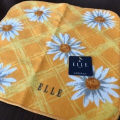 【ELLE】未使用 エル バニティポーチ とハンドタオルのセットの画像