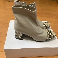 未使用品　レディースブーツの画像