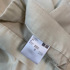 ユニクロ　ライトベージュ M ワイドレッグスラックスの画像