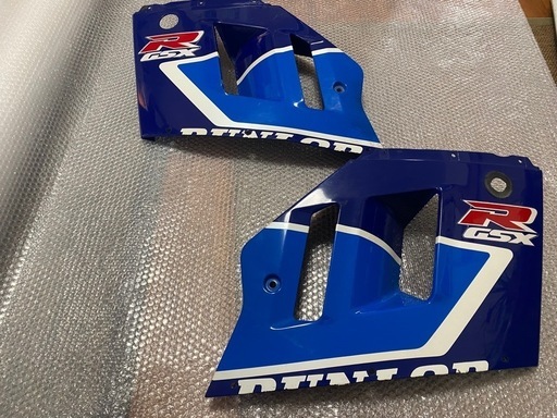 スズキ　GSXR1000サイドカバー
