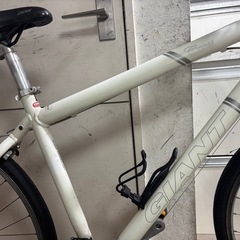 GIANT GROSS クロスバイク ホワイト 700C の画像