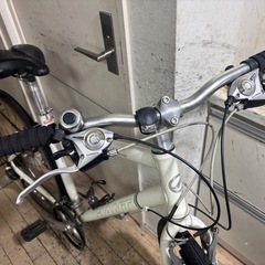 GIANT GROSS クロスバイク ホワイト 700C の画像