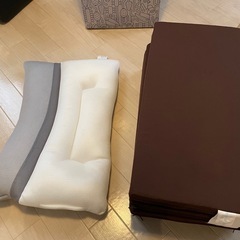 ニトリの枕＋折りたたみマットレス