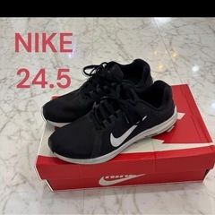 NIKE ブラックスニーカー24.5
