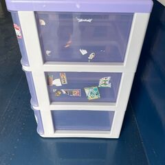 【引取日時限定】　無料　差し上げます　3段チェスト（おもちゃ入れ）の画像