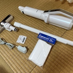 取引中　コードレス掃除機　アイリス　コンパクトの画像