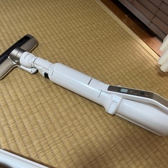 取引中　コードレス掃除機　アイリス　コンパクトの画像