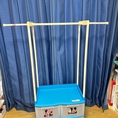 ミッキーマウスのキッズチェストハンガーの画像