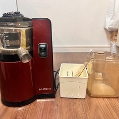美品　HUROM スロージューサー HH-EBA06 レッドの画像