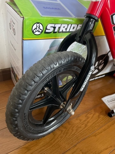 ストライダー12インチ　スポーツモデル　レッド