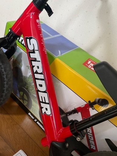 ストライダー12インチ　スポーツモデル　レッド
