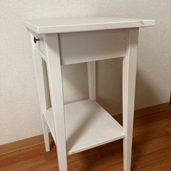 IKEA イケア　サイドテーブル　ヘムネスの画像