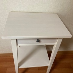 IKEA イケア　サイドテーブル　ヘムネスの画像