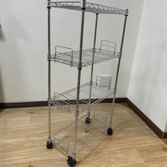 キャスターつきメタルラック