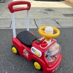 アンパンマン消防車　乗り物　3輪車付き