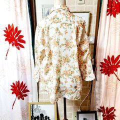#COMME CA ISM(コムサイズム) ふわり揺れる胸元の優美なアクセント。軽やかな初夏のトップス、いかがでしょうか？の画像