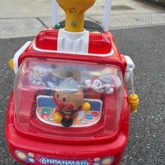 値引き　アンパンマン消防車　乗り物　3輪車付きの画像