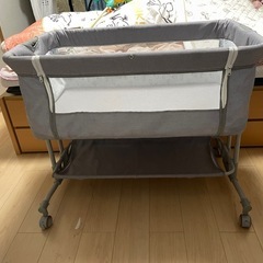 移動式のベビーベッド